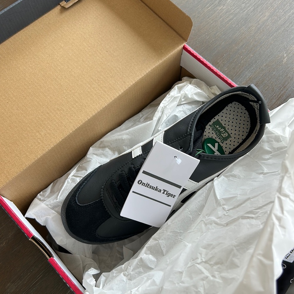 Onitsuka Tiger Black & White - BRAND NEW NEVER WORN WITH TAGS